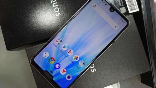 您可能已经猜到了sharpaquosr3底部的槽口意在容纳指纹扫描仪