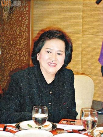 马师曾遗孀洪金梅遭租客拖欠4万租金(图)