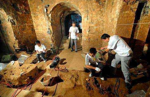 江苏农民挖井冒黑水,竟发掘司马懿陵墓,专家惊叹:真是