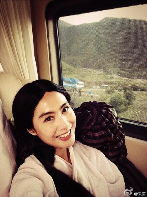 朱茵新戏长发造型撞脸黎姿