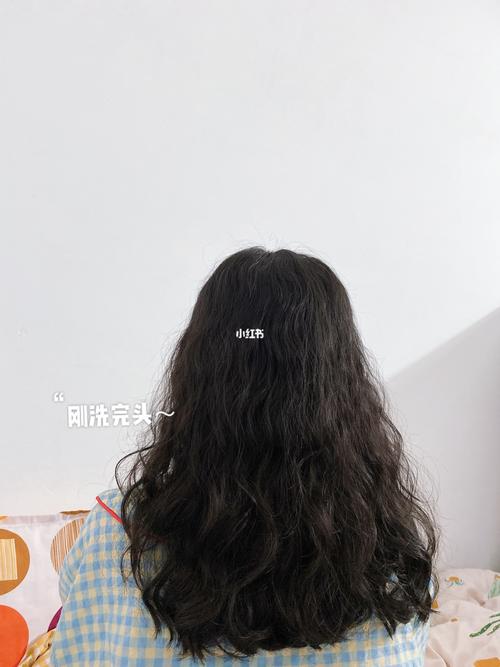 中长发卷发发型～自然卷_卷发_中长发_自然卷_发型_浪漫_春夏浪漫卷发