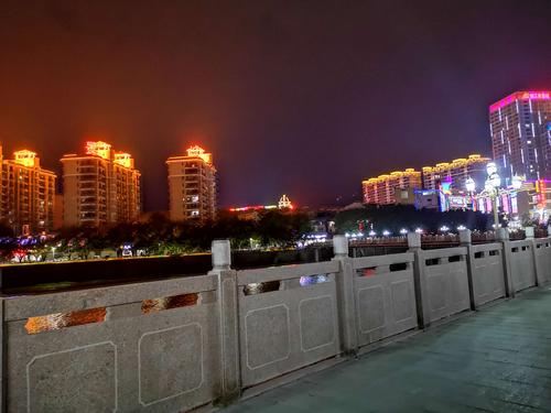 刘晓雪外婆家丰顺县汤坑镇,今年又新建了一座景观桥和休闲栈道