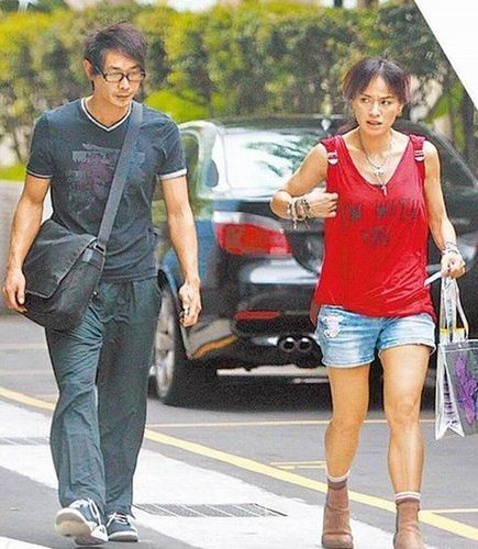 黄品源婚变付千万赡养费 其兄否认与第三者有关