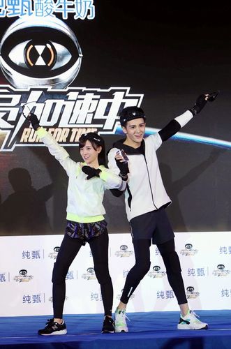 曾舜晞鞠婧祎青春活力出场