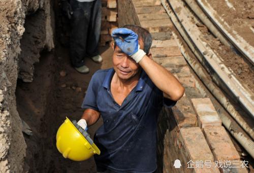 进城打工也只能从事一些卖苦力的劳动或者在家务农