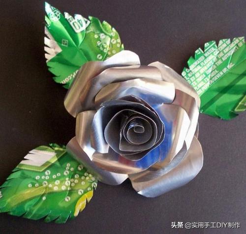 「旧物改造」用易拉罐制作的玫瑰花,摆一盆放在家里还挺好看