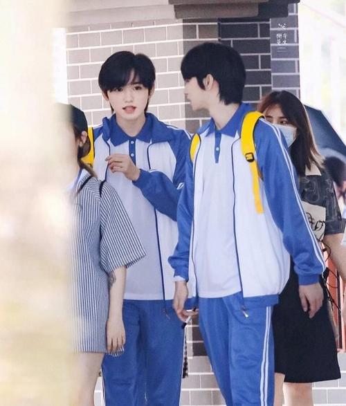 刘耀文宋亚轩校服路透生图cp感十足这不是伪装学渣的剧情吗