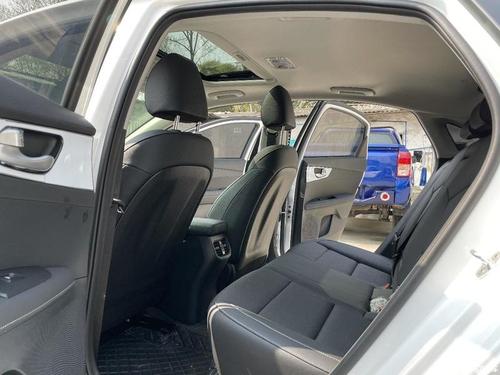 最后还是定这款呢,主要是因为起亚k3的外观以及内饰吧,还有配置以及它