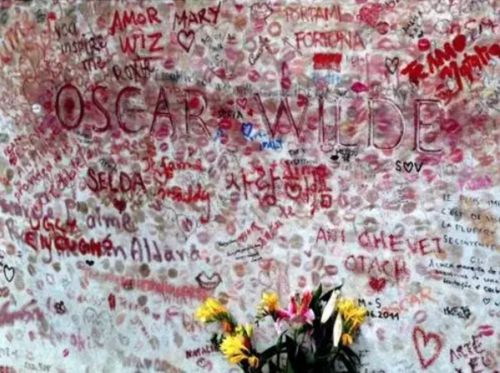 著名金句王王尔德:因生前的一句话,墓碑吸引无数少女献吻