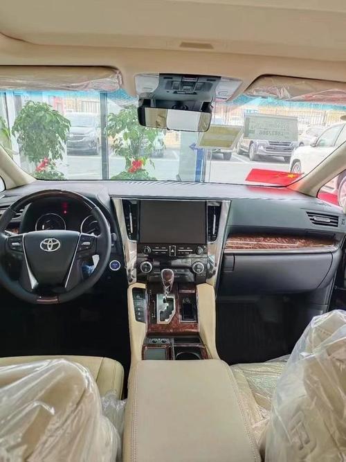 进口丰田埃尔法改装商务车内饰独特魅力