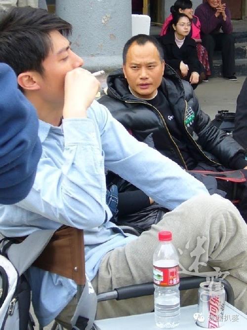 6 霍建华 这姿势,这个二郎腿翘的果然hin