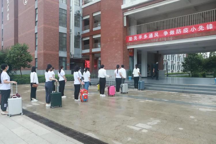濮阳市孙永振副市长,高尚功局长莅临市一高观摩指导21