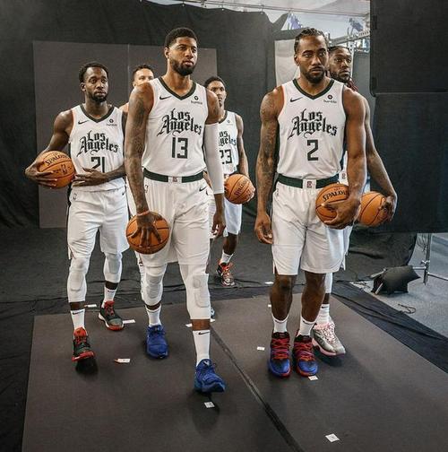 五星快船又如何?科尔的眼中只有詹姆斯,对快船根本不屑一顾