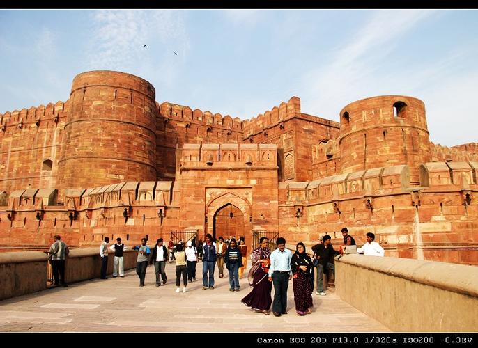 印度的阿格拉城堡 著名的"阿格拉城堡",位于印度圣河——亚穆纳河