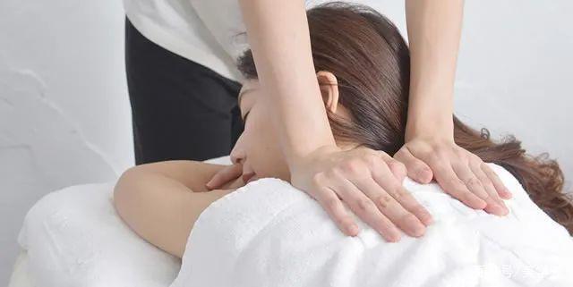 背部按摩好处多多,这几种背部按摩方法你需要知道