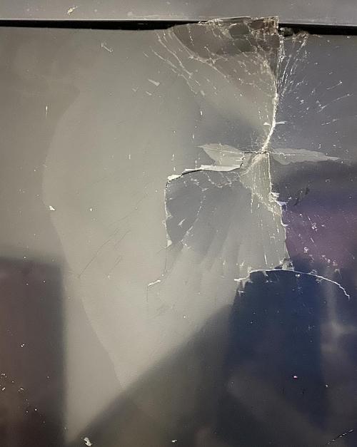 我爸把电视机砸了