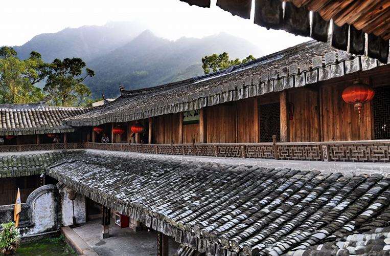 在南雁荡山的大山深处顺溪古镇,有一处远近闻名的清代木构古屋建筑群