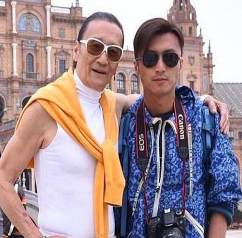 82岁谢贤摘下眼镜,网友:妥妥同龄人中的颜值派