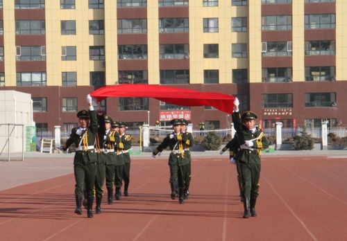 科右前旗第一中学举行"我和我的祖国"主题升旗仪式,向中华人民共和国
