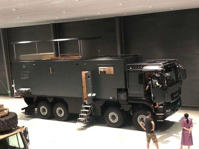 德国曼8x8越野房车看到这里发生了什么