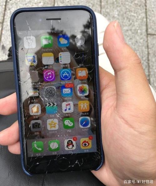 苹果11pro碎屏扎心了,看了下维修费用哭晕厕所,网友:不买了