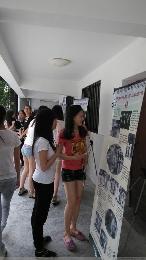 徽州名流---胡适大型图片巡展在歙县徽州师范举办