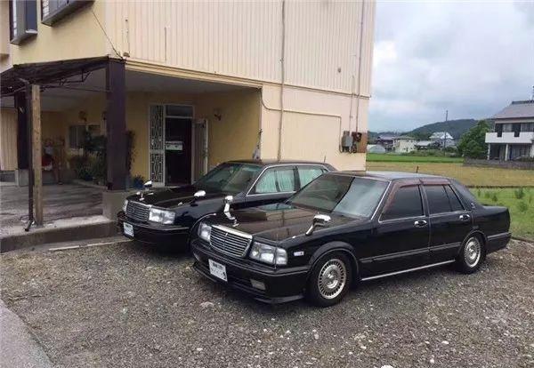 老一辈人都记得尼桑公爵王一部80年代的经典老车