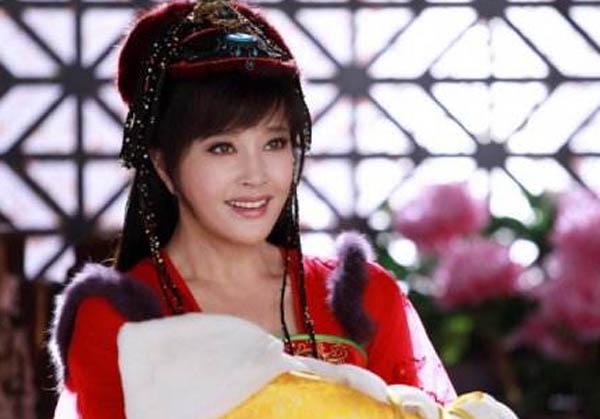 娱乐圈明星扮嫩造型盘点 60岁刘晓庆演16岁少女
