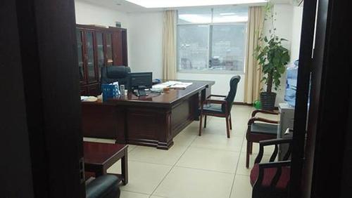 福建一单位两任所长办公室面积超标,称和厨师同屋办公