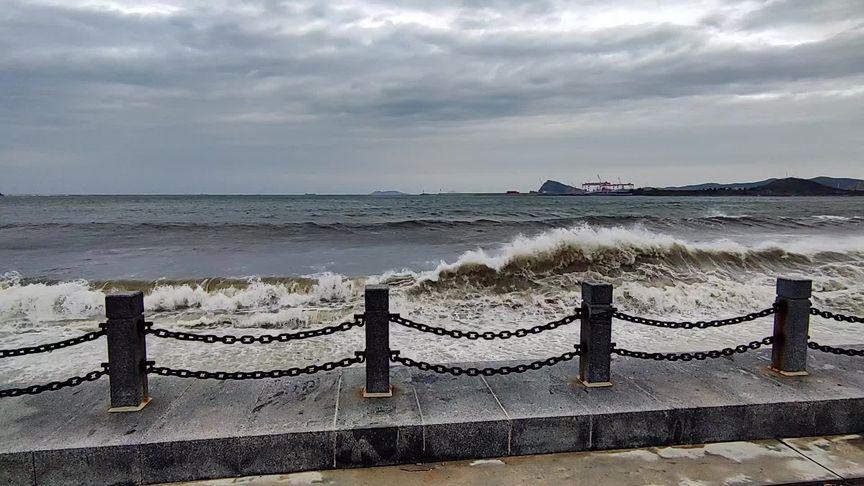 大连旅顺开发区月亮湾涨大潮了!#一起看海 #观潮