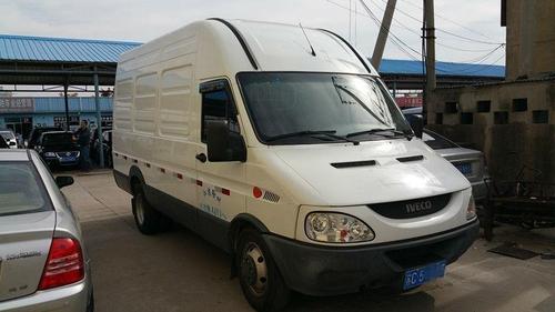 依维柯厢式货车图片