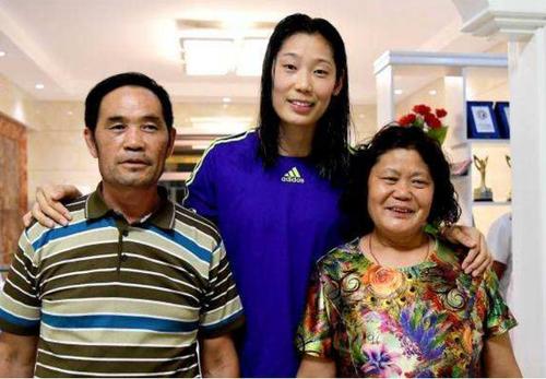 幸福!回家探亲的朱婷,这一次可以好好享受400平豪宅了