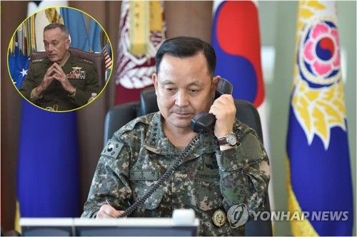 资料图片:右为韩国联参议长李淳镇,左为美国参谋长联席会议主席约瑟夫