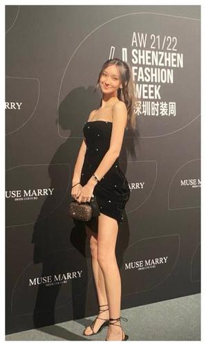 童星出道的香奈儿·辛普森,长大了,清新又时尚少女感十足!