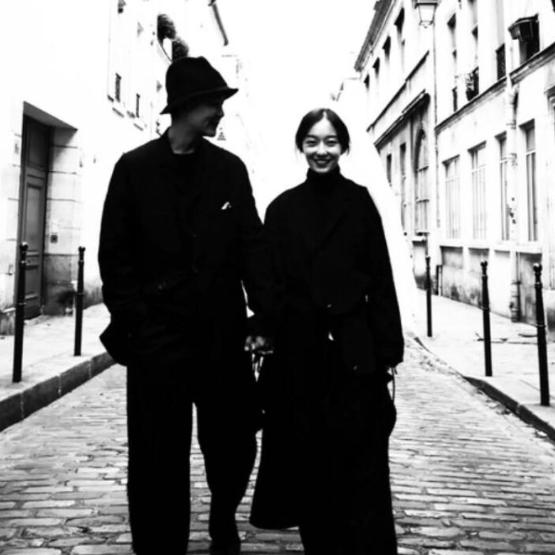 超火"黑白系"情侣头像:难以忘记初次见你,一双迷人的