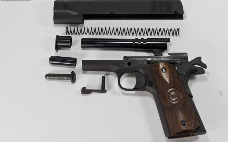 href="#" data-lemmaid="3180974">半自动手枪 /a>,发射 a>9 × 19