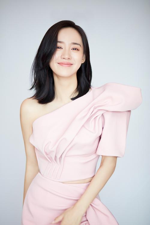简介:王智治愈系生日写真照图片,分享一组王智图片给大家,图中的明星