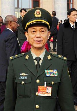 中国人民解放军国防大学指挥专业毕业,研究生学历,武警少将警衔