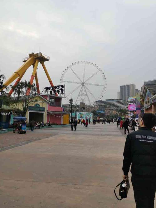 重庆欢乐谷-"一下课就往欢乐谷赶 在大门口购票时有个