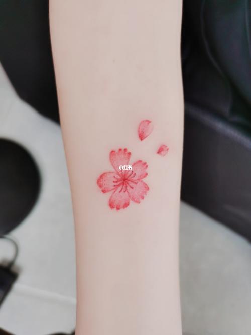 桃花纹身_纹身_刺青_桃花_纹身也清新_美妆_彩妆