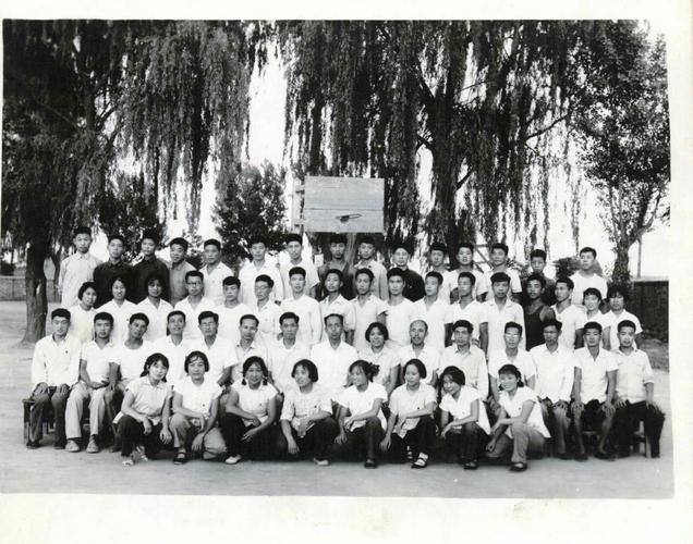 保定一中欢送同学参军毕业照(参军的人~刘同燕同学)