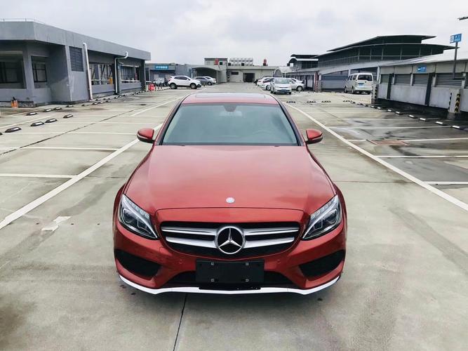 好看的汽车图片奔驰选这个颜色的不多见