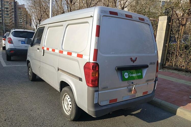 五菱之光 两座封闭货车