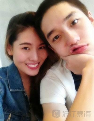 tor携女友逛商场 发现被拍后显露不开心