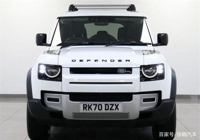 路虎全新卫士110实拍图 白色车身搭配哑光越野套件 提供两种动力