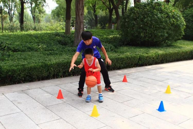 健康始于家庭亲子运动游戏你争我抢