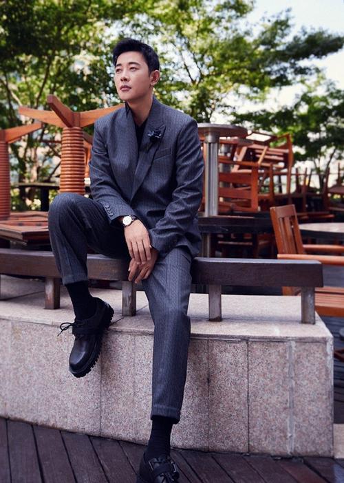 好久不见罗晋又帅了,穿上一套西装,梳一个背头气质满分!