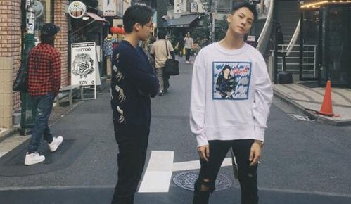 陈伟霆李易峰合照 网友大呼穿"同款鞋子"真cp