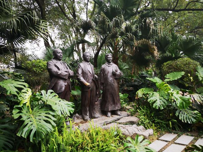 中国著名戏剧艺术家欧阳予倩;中国现代画家,教育家徐悲鸿原名徐寿康