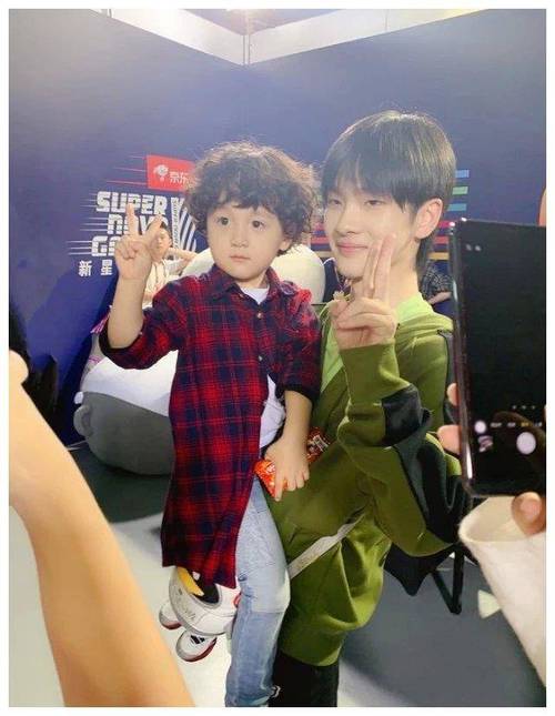 脚上的阿迪三条鞋,你肯定猜不到价格_风格_时候_穿着